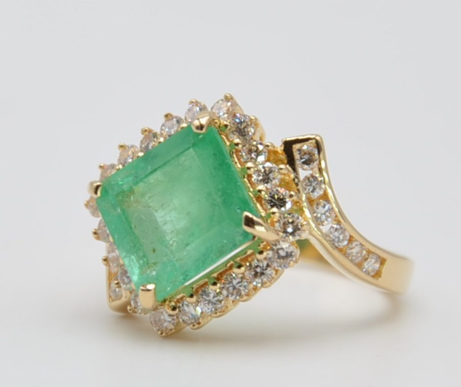 Anello oro pietra verde